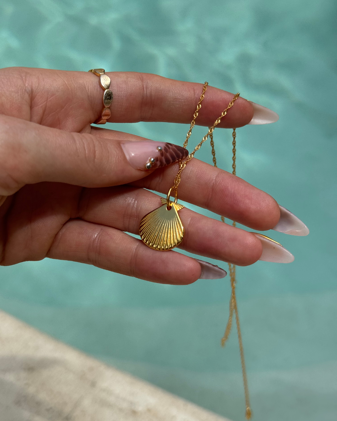 SHELL NECKLACE