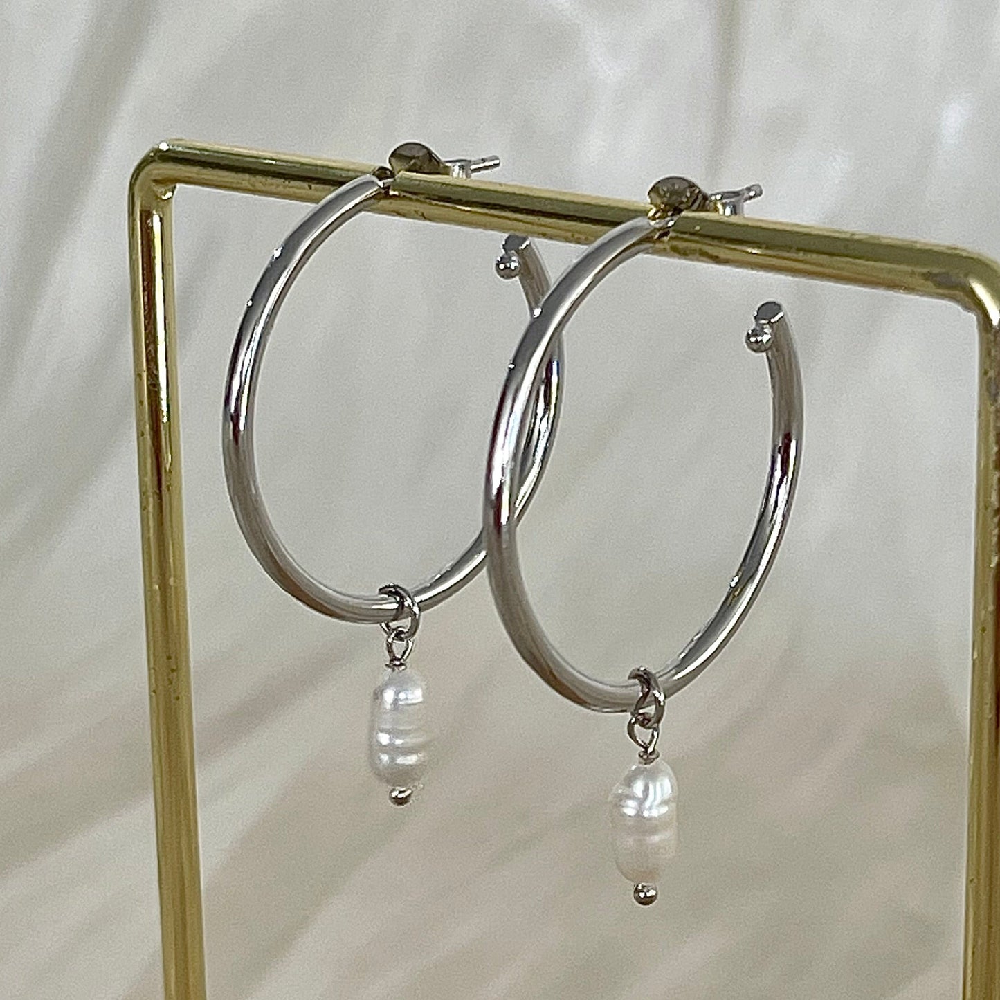 LUCIA PEARL HOOPS