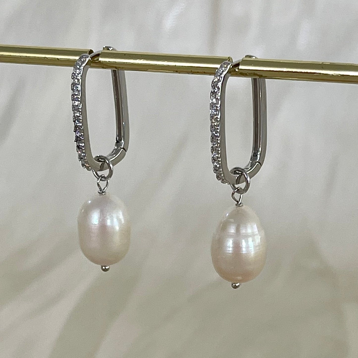 EVE PEARL HOOPS