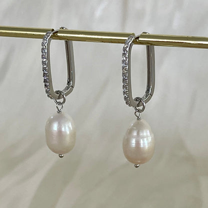 EVE PEARL HOOPS